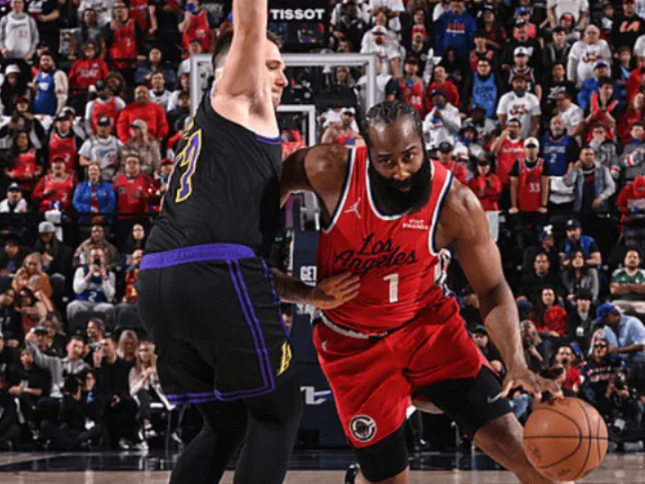 开云首页APP-抢戏！湖人险26分逆转，詹姆斯历史第1，哈登21中6，伦纳德创纪录