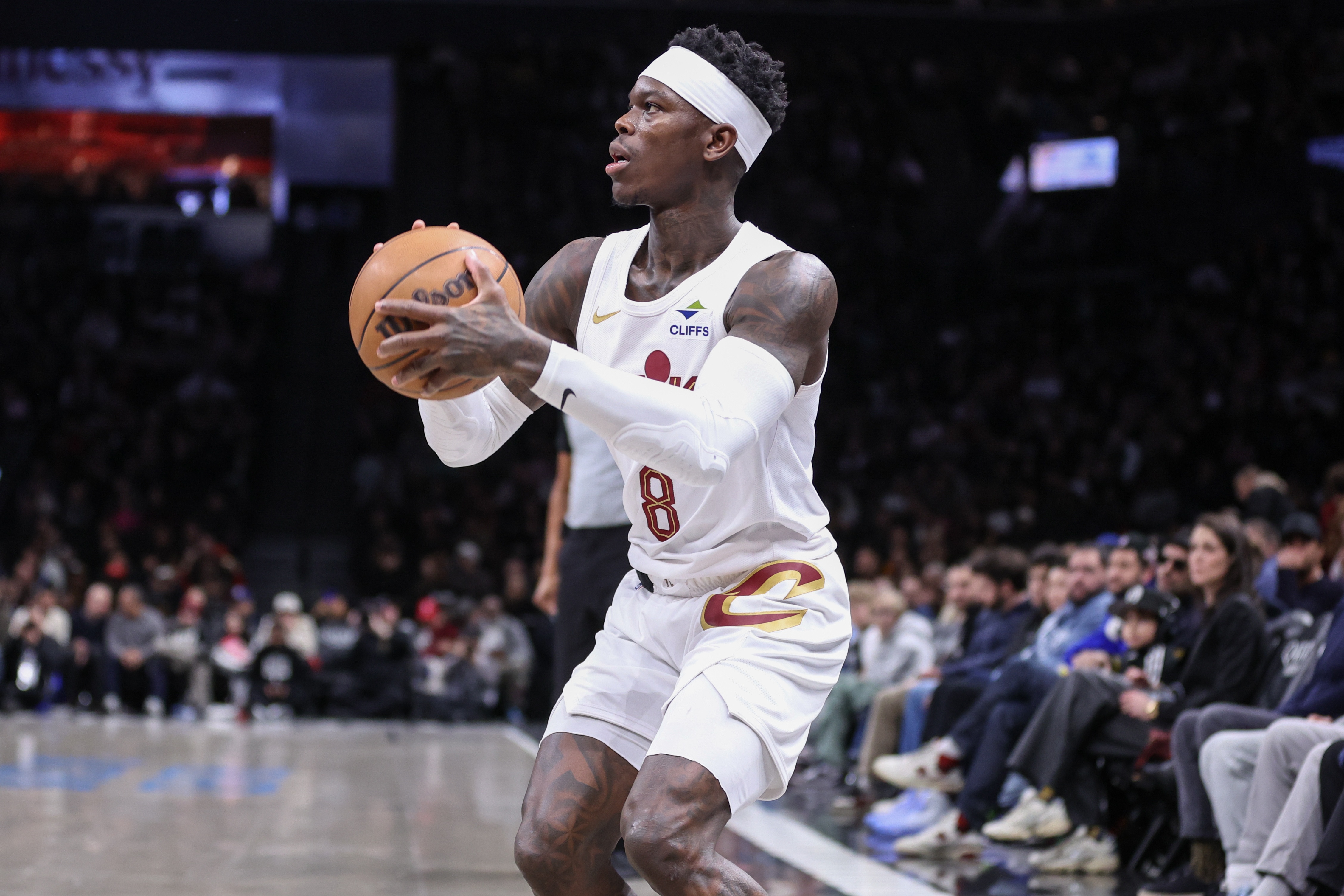 开云首页入口-帕森斯：季后赛哈登&amp;米切尔被限制时 施罗德能控球&amp;创造进攻机会